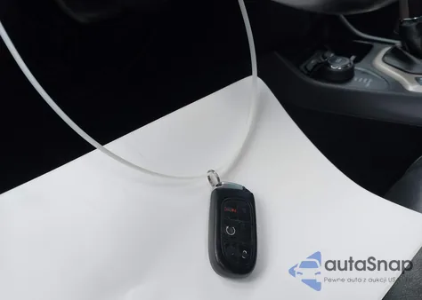 2015 Jeep Cherokee Limited z USA, uszkodzony, nr VIN 1C4PJMDB6FW512575